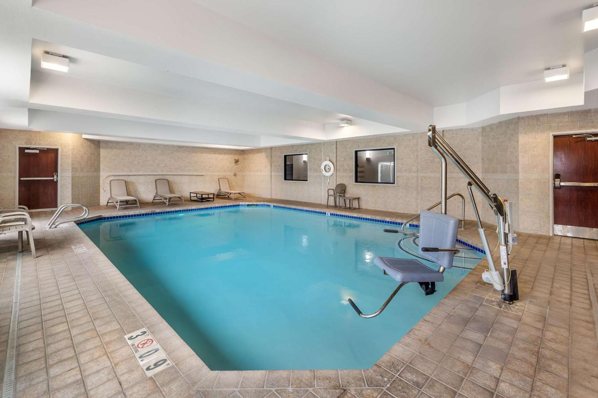 Comfort Suites Redmond Airport Exterior foto