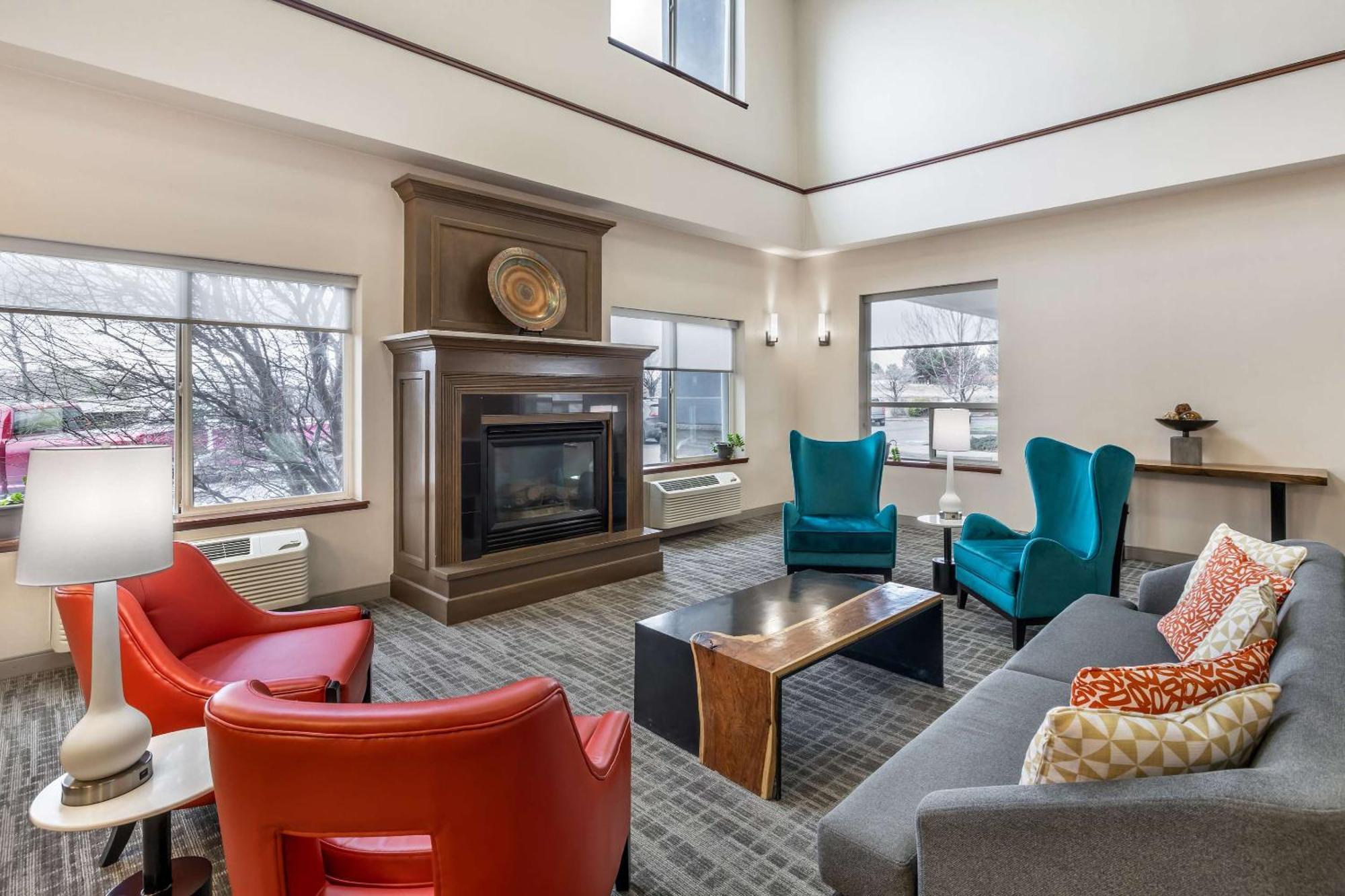 Comfort Suites Redmond Airport Exterior foto
